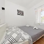 Apartman 2 Bedroom Awesome In