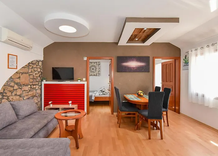 2 Bedroom Awesome In 아파트 프리블라카