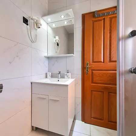 2 Bedroom Beautiful In Privlaka (Zadar)