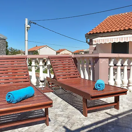2 Bedroom Beautiful In Apartment *