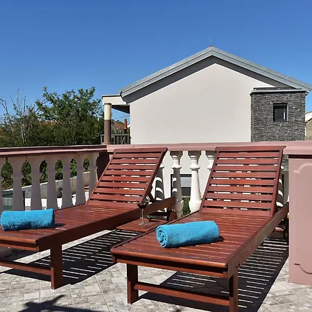 2 Bedroom Beautiful In