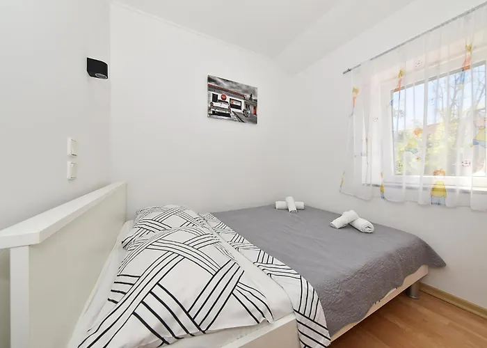 Апартаменты 2 Bedroom Awesome In