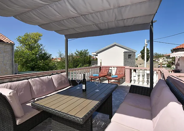 2 Bedroom Awesome In Привлака