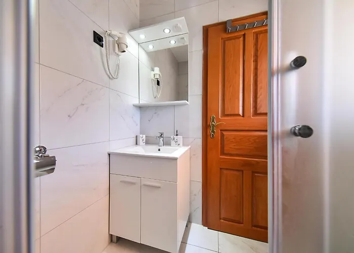 2 Bedroom Awesome In Привлака