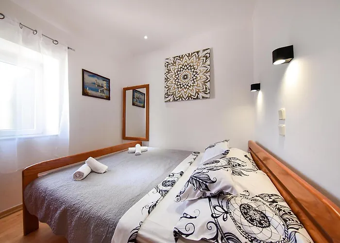 Апартаменты 2 Bedroom Awesome In