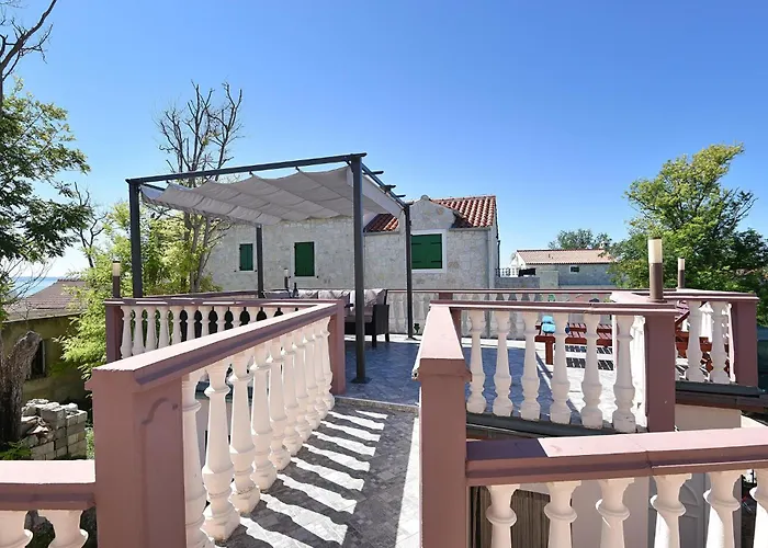 2 Bedroom Awesome In Привлака